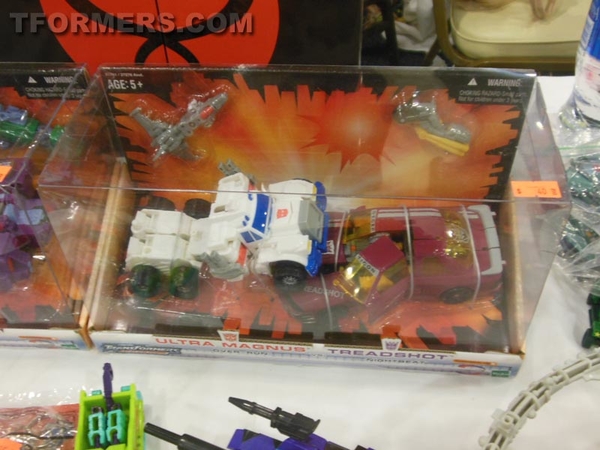 BotCon 2013   The Transformers Convention Dealer Room Image Gallery   OVER 500 Images  (580 of 582)